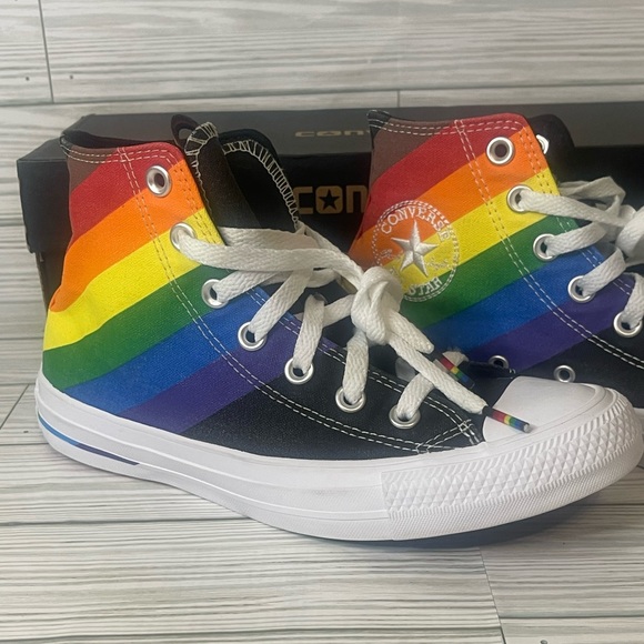 ✨Converse✨ Pride Theme Hightop - Picture 4 of 14